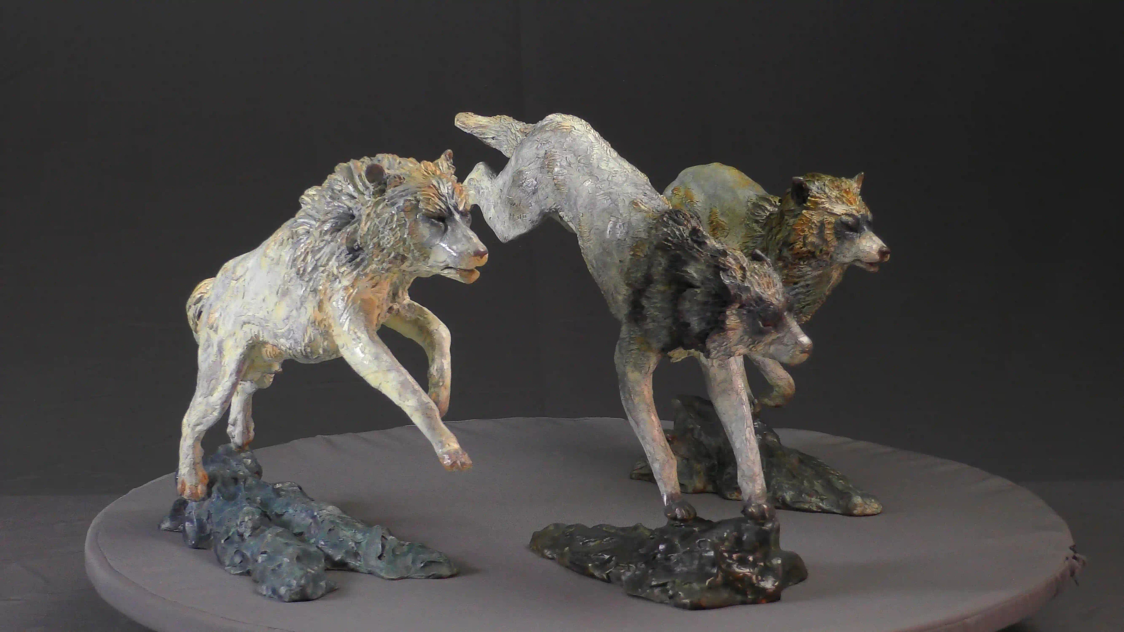 Trois loups en chasse — vue 3