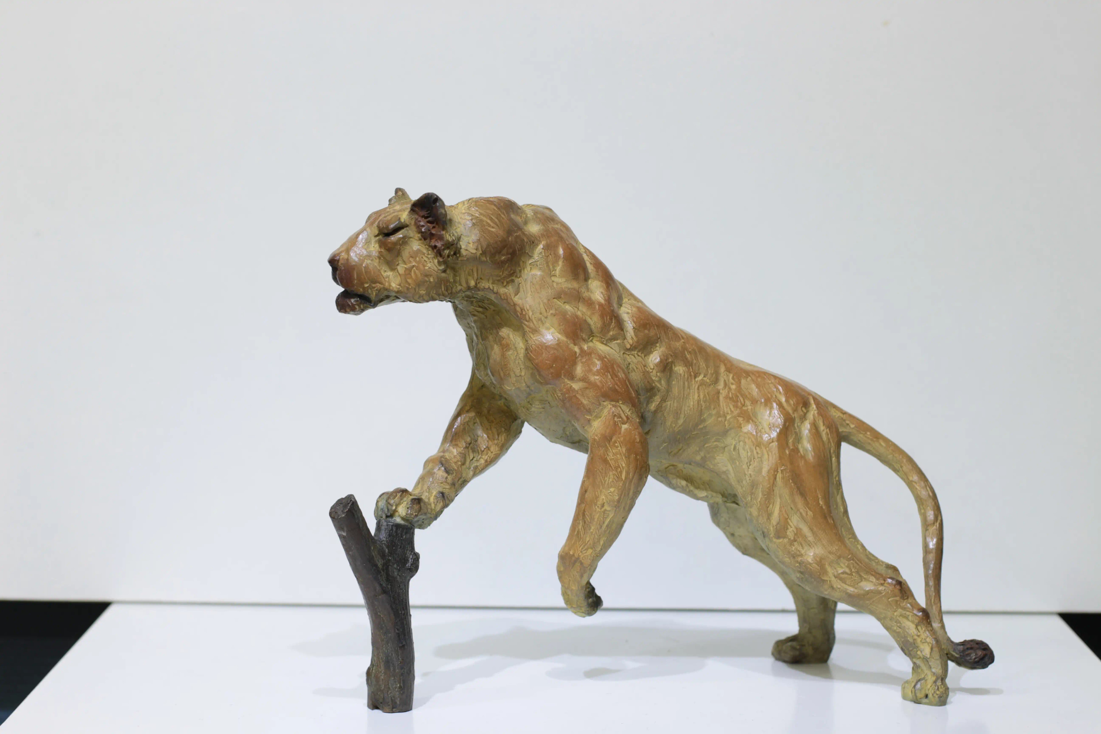 Lionne affamée — vue 1